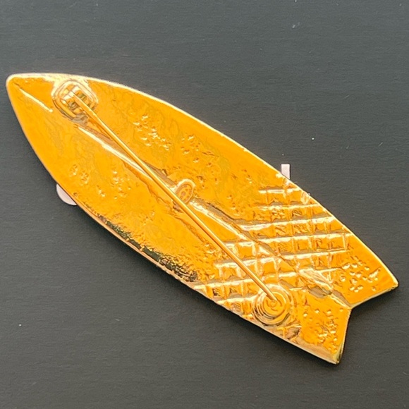 Amazing Chanel gold surfboard brooch. - Picture 5 of 7